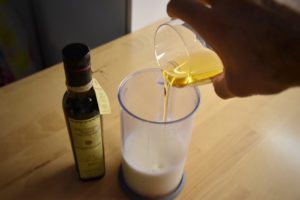 Unire l'olio d'argan al gelato