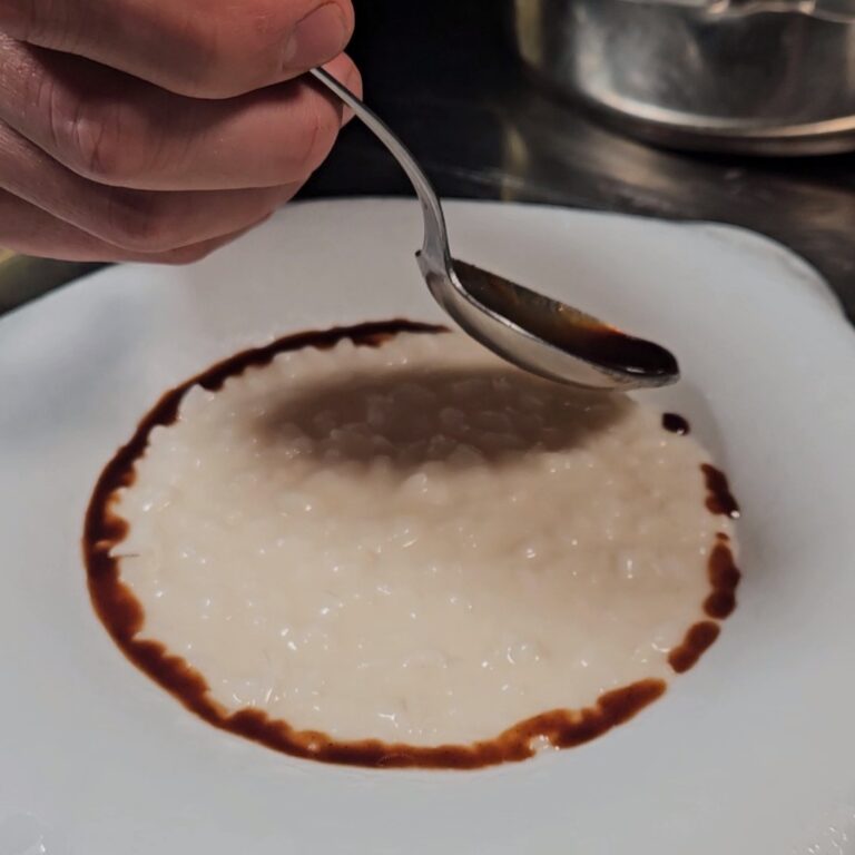 Gelato allo zafferano e midollo su risotto al Parmigiano e fondo bruno